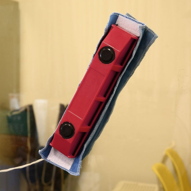 Magnetic double sided window cleaner